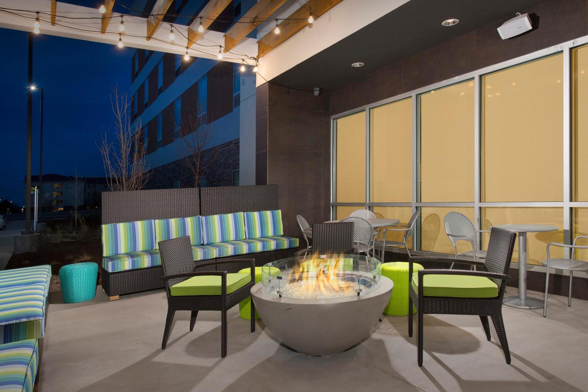 Home2 Suites By Hilton Denver International Airport Экстерьер фото